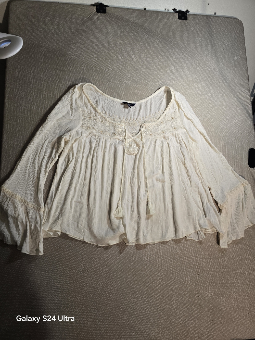 American Eagle Womens size L Cream Boho Blouse With Lace Detail